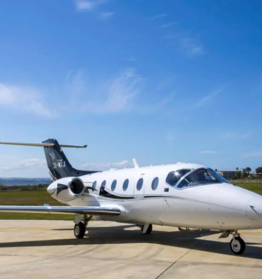 A Skyline aviation plane on the runway on a sunny day in New Zealand to represent Generate's investment in Skyline