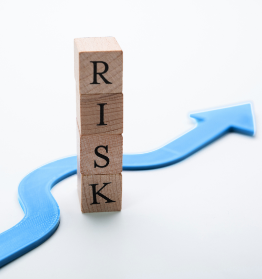 A blue arrow going around a 4 stacked wooden blocks with the word 'risk" on them to represent risk in KiwiSaver investing, conservative funds and growth funds