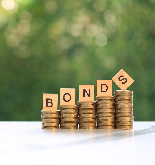 5 piles of coins with the letters B,O,N,D,S on top of of them to represent the real problem behind America’s bond market turmoil and how it affects NZ investors | Generate