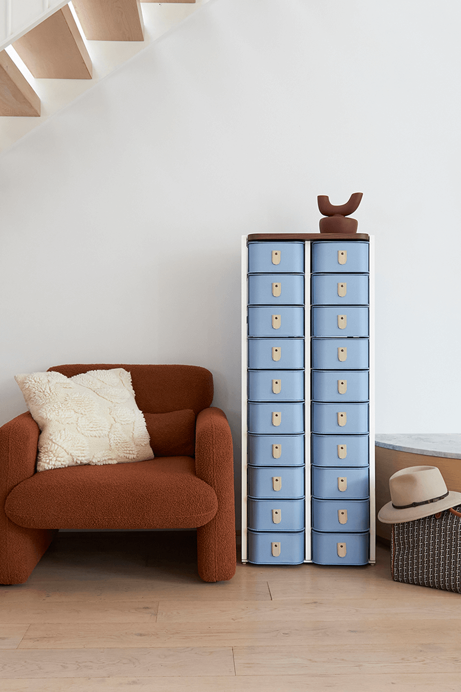 New York Terracotta Stand