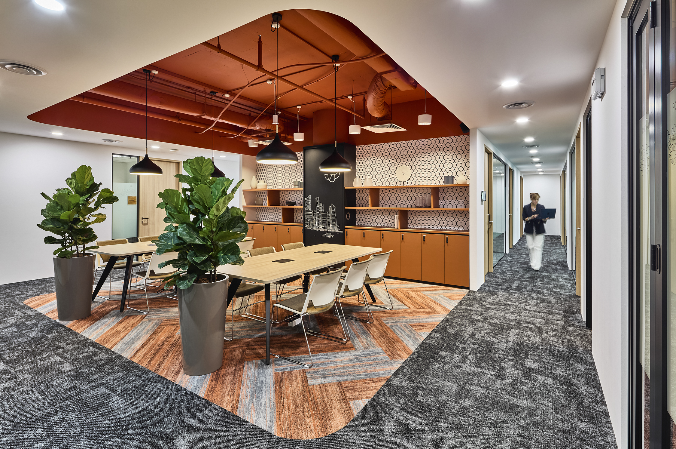 TheWorkBoulevard_hotdesk people (2).jpg